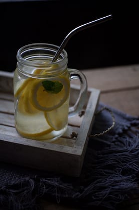 cara membuat infused water lemon yang enak dan segar untuk dikonsumsi setiap hari