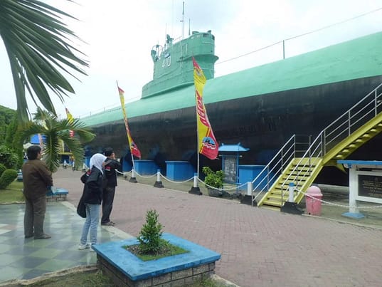 Monumen Kapal Selam di Kota Surabaya 
